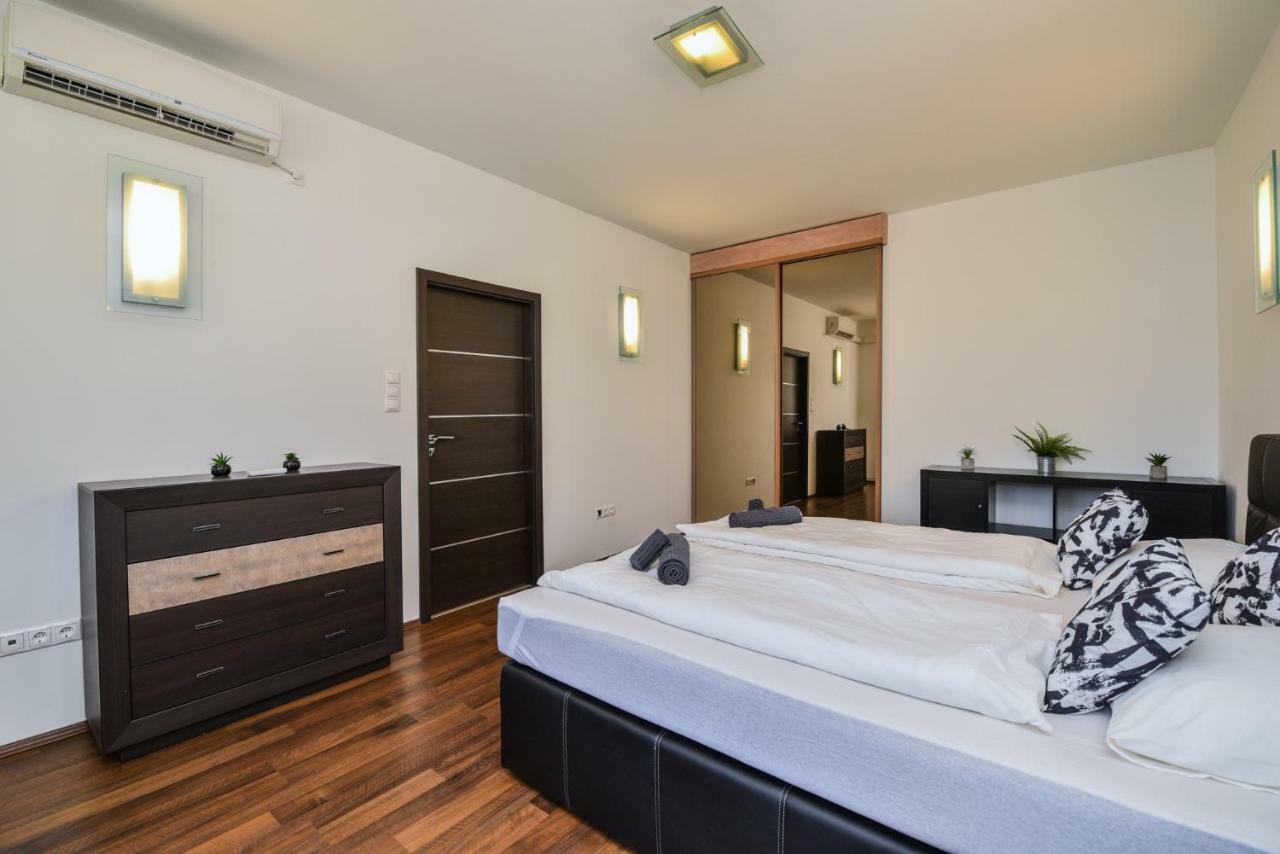 Castle Apartment With Panoramic Balcony ブダペスト エクステリア 写真